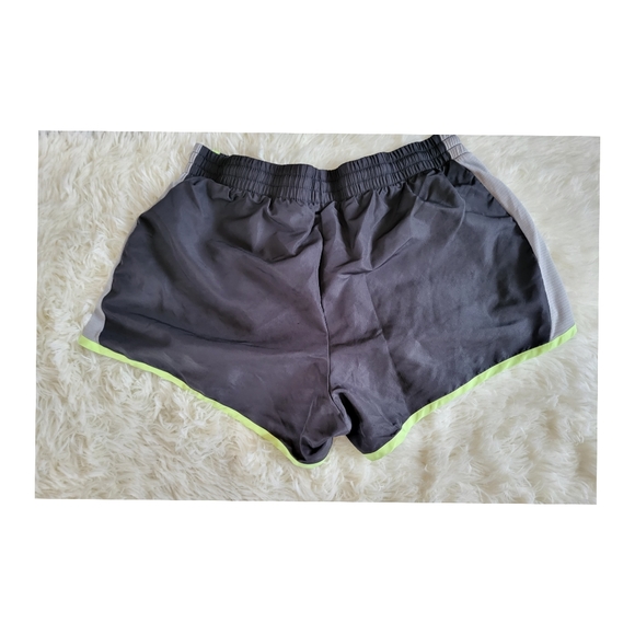 Athletic shorts - Picture 3 of 4